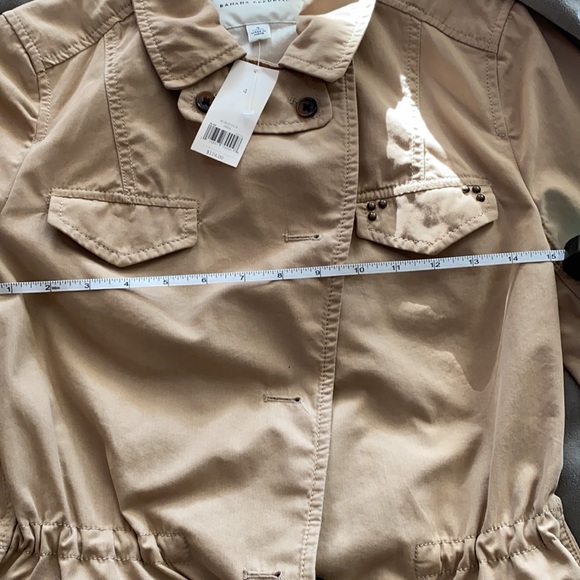 Banana Republic spring jacket. Button up with four pockets. Size 4 Khaki new - Picture 12 of 14